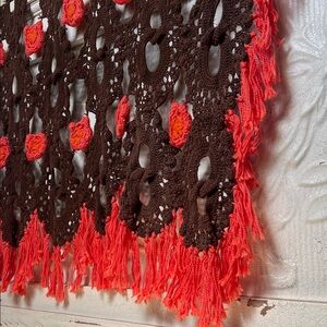 Crochet Fringe throw blanket looks handmade kinda Amazing coral flowers + fringe